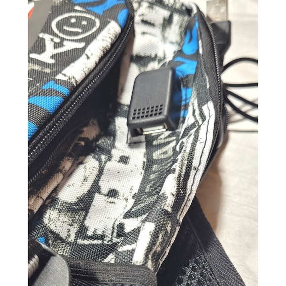 Oxford Cloth Waterproof Large Shark Laptop Backpack Newsprint NYC - 12.6"x17"x7" - Picture 6 of 7